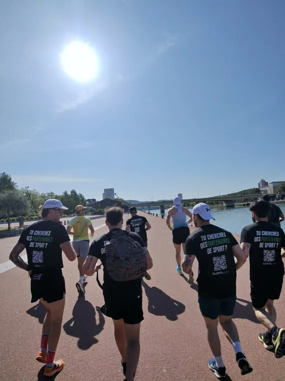Membres Buddiz pendant une session