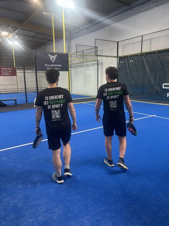 Membres Buddiz pendant une session